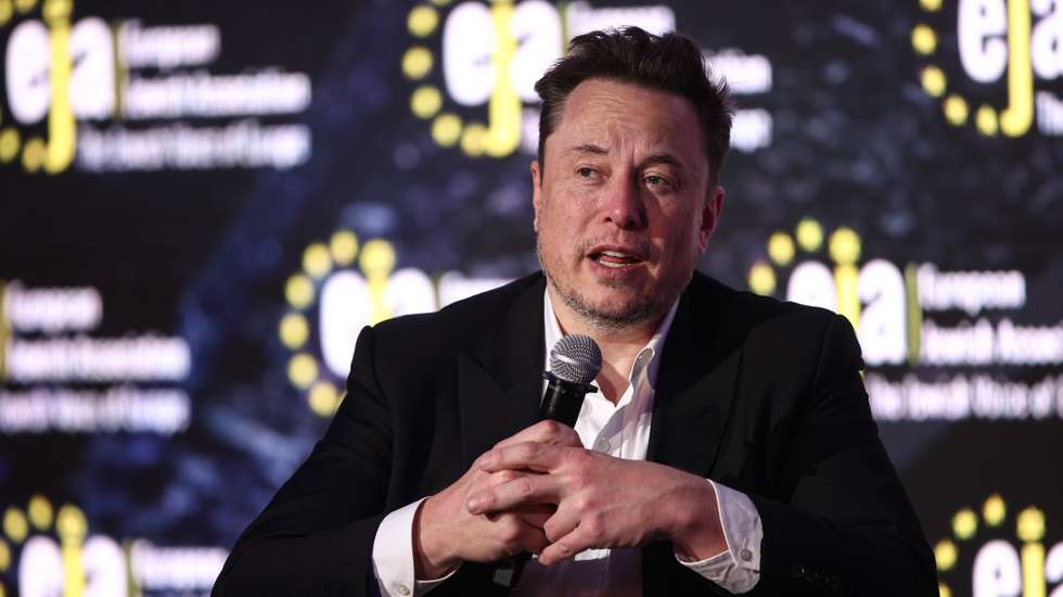 A disputa entre Musk e as autoridades brasileiras começou no sábado, quando a X disse ter sido forçada a "bloquear certas contas populares no Brasil" por decisão judicial