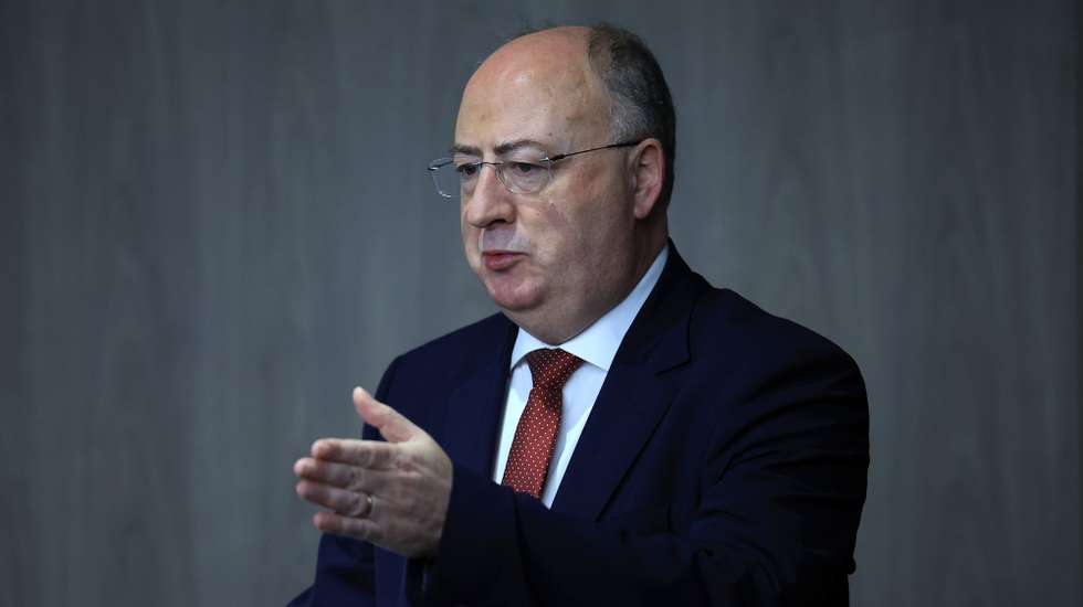 O ministro da Agricultura e Pescas, José Manuel Fernandes, discursa durante o Simpósio Internacional de Viticultura e Clima, na Universidade Católica do Porto, 03 de dezembro 2024. ESTELA SILVA/LUSA