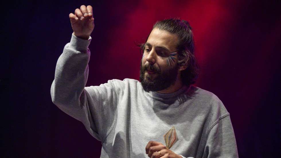 O músico português, Salvador Sobral, durante o concerto no XXIV Festival Músicas do Mundo 2024, em Sines, 24 de julho de 2024. O festival decorre até 27 de julho. TIAGO CANHOTO/LUSA