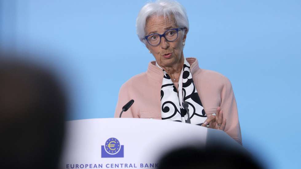 epaselect epa12036747 European Central Bank (ECB) President Christine Lagarde addresses a press conference following the meeting of the ECB Governing Council in Frankfurt am Main, Germany, 17 April 2025. The Governing Council decided to lower the three key ECB interest rates by 25 basis points, noting that the outlook for growth has deteriorated owing to rising trade tensions despite building up some resilience in the euro area economy against global shocks.  EPA/RONALD WITTEK