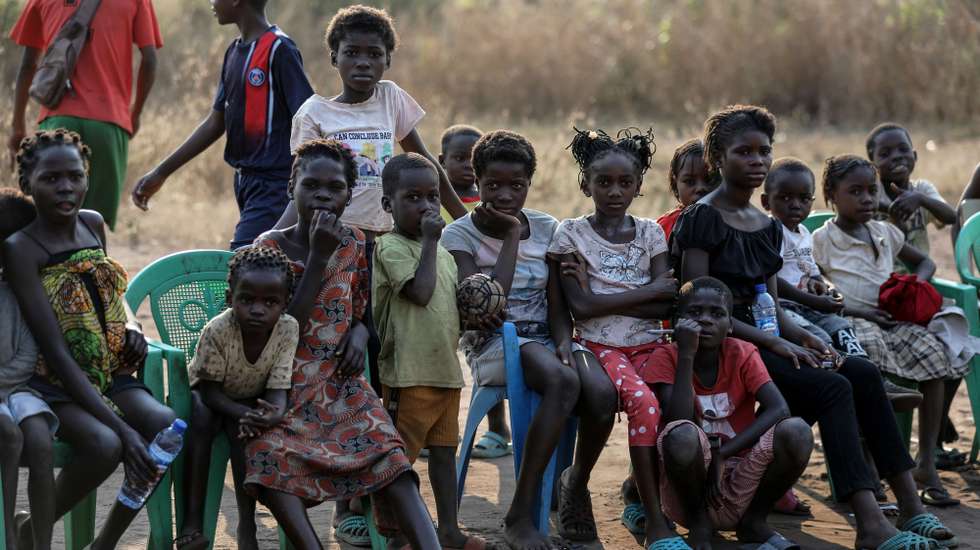 Refugiados congoleses fugiram da guerra há sete anos e estabeleceram-se no Lóvua, no nordeste de Angola, em busca de paz, mas enfrentam agora um futuro incerto e sem conseguir integrar-se plenamente na sociedade por falta de documentação, 19 de junho de 2025. (ACOMPANHA TEXTO DA LUSA DO DIA 20 DE JUNHO DE 2025).  AMPE ROGERIO/LUSA