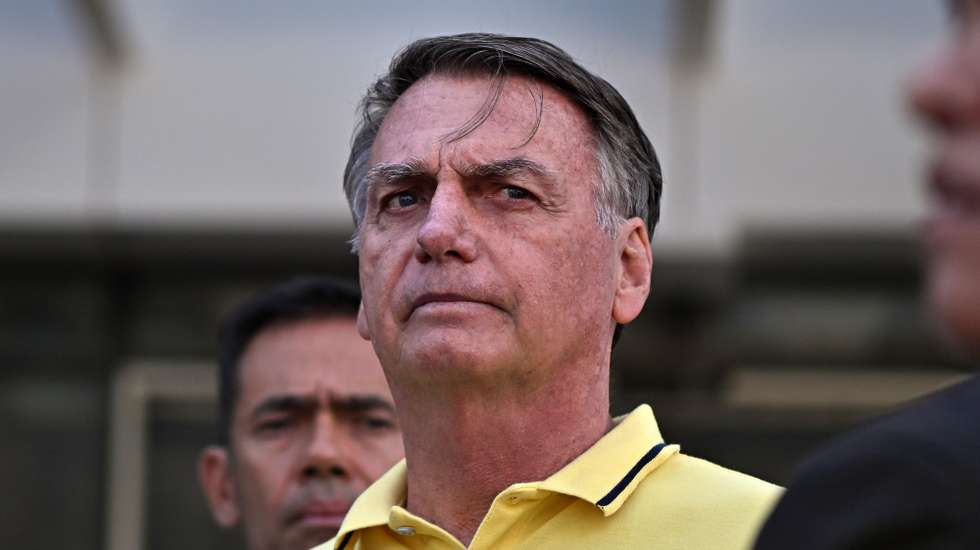 epa12305152 Former Brazilian president Jair Bolsonaro (R) leaves a branch of the DF Star hospital services in Brasilia, Brazil, 16 August 2025. Bolsonaro, who is under house arrest while being tried for attempting a coup, left the residence where he is confined two weeks ago to undergo a series of medical examinations at a hospital, authorized by the Supreme Court.  EPA/ANDRE BORGES