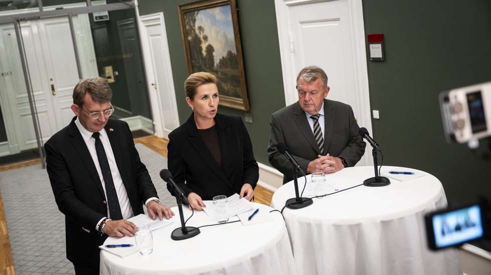 epa12384579 Danish Prime Minister Mette Frederiksen (C), Deputy Prime Minister and Minister of Defense Troels Lund Poulsen (L), and Minister of Foreign Affairs Lars Loekke Rasmussen (R) hold a press briefing on defense measures in response to the security situation at the Prime Minister's Office in Copenhagen, Denmark, 17 September 2025.  EPA/EMIL NICOLAI HELMS  DENMARK OUT