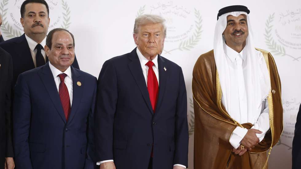epa12451377 (L-R) Egyptian President Abdel Fattah al-Sisi, US President Donald Trump, and Emir of Qatar Cheikh Tamim ben Hamad al-Thani pose during the family picture at the Gaza Peace Summit in Sharm El-Sheikh, Egypt, 13 October 2025. US President Donald Trump alongside Egypt's President Abdel Fattah al-Sisi with leaders from more than 20 countries attend the summit in Sharm El-Sheikh. The first phase of Gaza peace plan between Israel and Hamas involves the release of Israeli hostages and Palestinian prisoners, the partial withdrawal of Israeli forces, and the delivery of humanitarian aid to Gaza.  EPA/YOAN VALAT / POOL