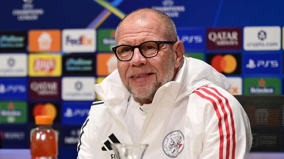 epa12545945 Ajax interim manager Fred Grim speaks at a press conference at the Johan Cruijff ArenA in Amsterdam, Netherlands, 24 November 2025, in preparation for the UEFA Champions League match against Benfica on 25  November.  EPA/OLAF KRAAK