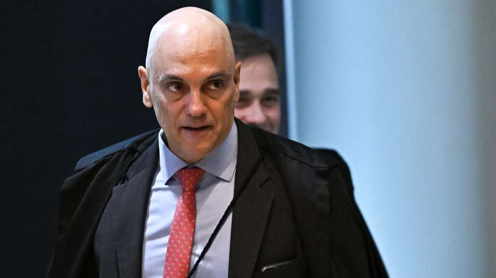 epa11651484 Supreme Federal Court (STF) Justice Alexandre de Moraes participates in an ordinary session of the STF plenary in Brasilia, Brazil, 09 October 2024. The Brazilian high court authorized the social media network X (formerly Twitter) to resume operations in Brazil after a months-long legal dispute, in a ruling issued by Justice Moraes on 08 October 2024.  EPA/ANDRE BORGES