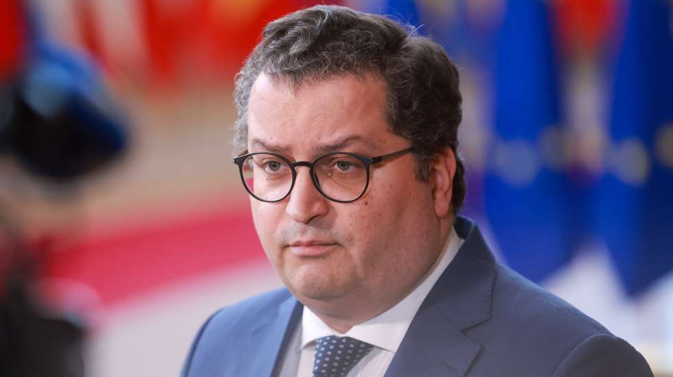 epa12661727 Portuguese State and Finance Minister Joaquim Miranda Sarmento attends the Eurogroup finance ministers attend a meeting in Brussels, Belgium, 19 January 2026. The meeting is expected to cover the state of play on Bulgaria's euro cash changeover, discuss policy priorities under the draft 2026 euro area recommendation, hear a G7 debrief, and take stock of the selection process for the next European Central Bank Vice-President.  EPA/OLIVIER HOSLET