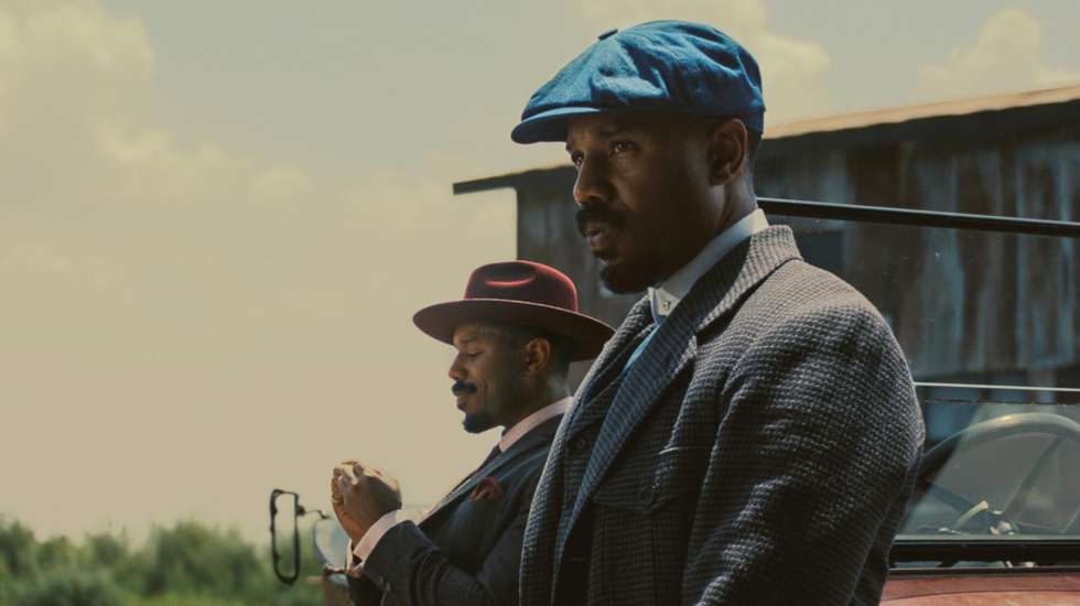 O filme começa por ser a história de dois irmãos gémeos (interpretados por Michael B Jordan) que abrem um clube de blues na terra onde nasceram, fustigada pela segregação. Mas o enredo é muito mais do que isso