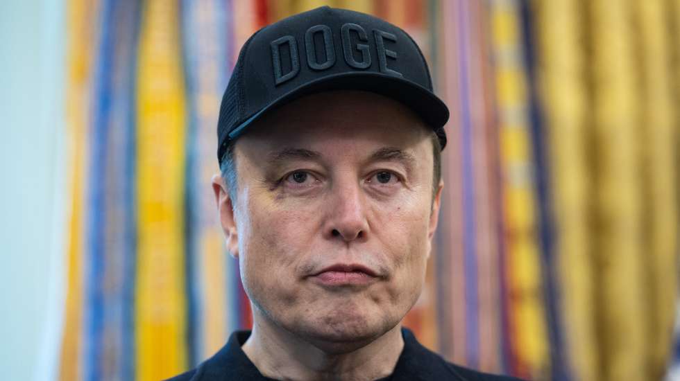 epa12146007 Elon Musk attends a press conference with US President Trump in the Oval Office at the White House in Washington, DC, USA, 30 May 2025.  EPA/FRANCIS CHUNG / POOL