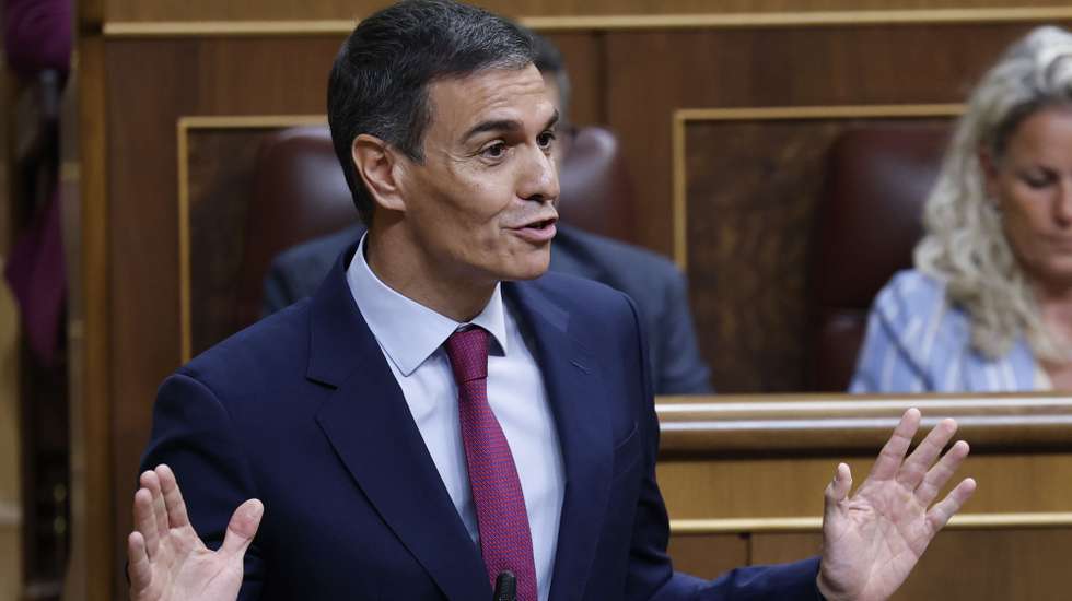 epa12976507 Spanish Prime Minister Pedro Sanchez gives a speech during the Government control session at the lower chamber of the Spanish Parliament in Madrid, Spain, 20 May 2026, a day after former prime minister of PSOE Jose Luis Rodriguez Zapatero was charged for criminal organisation, influence peddling and fake evidence.  EPA/Chema Moya
