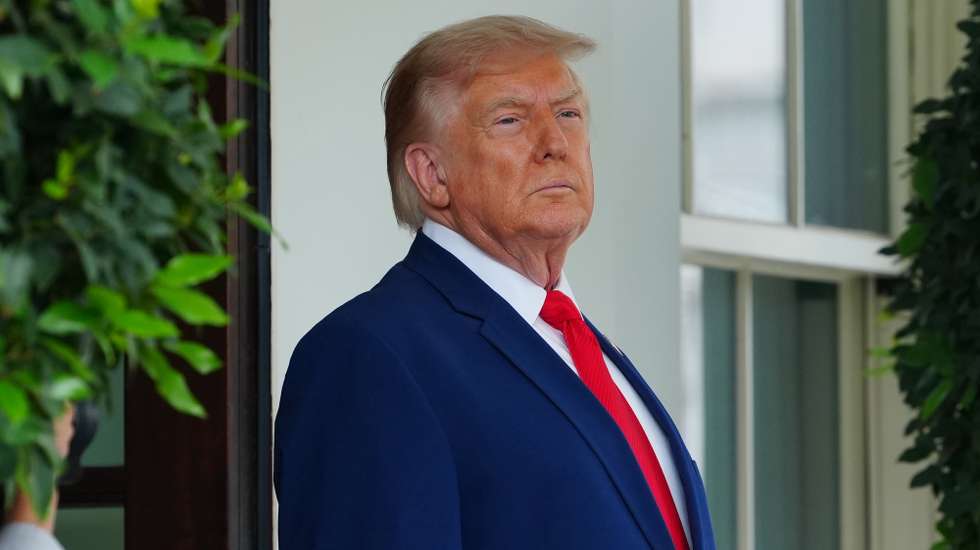 epa13124966 US President Donald Trump waits to welcome Lebanese President Joseph Aoun for an Oval Office meeting at the White House in Washington, DC, USA, 21 July 2026.  EPA/AARON SCHWARTZ / POOL