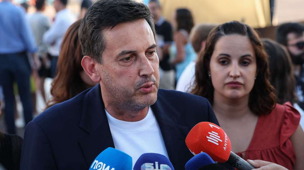 O presidente da Iniciativa Liberal, (IL), Rui Rocha no inicio da  festa "Agosto em Liberdade " que assinala a quarta edição da "rentrée" Liberal,realizada em Quarteira,24 de agosto de 2024. LUÍS FORRA/LUSA