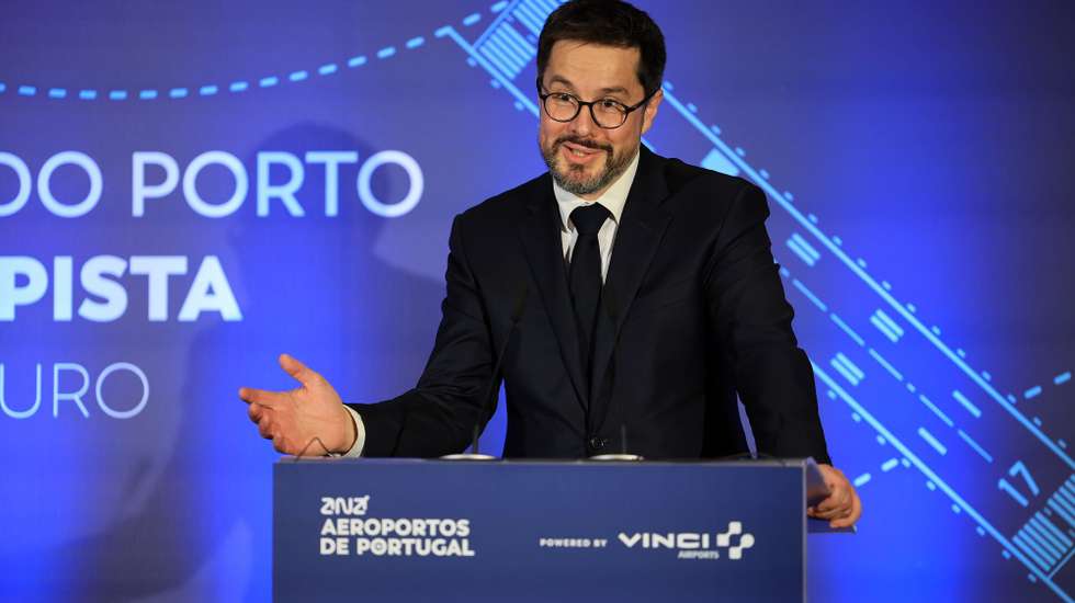 Thierry Ligonnière, presidente da Comissão executiva da ANA Aeroportos de Portugal, durante a cerimónia de assinatura do contrato "Reforço da pista do Aeroporto do Porto", na Maia, 27 de maio 2024. ESTELA SILVA/LUSA