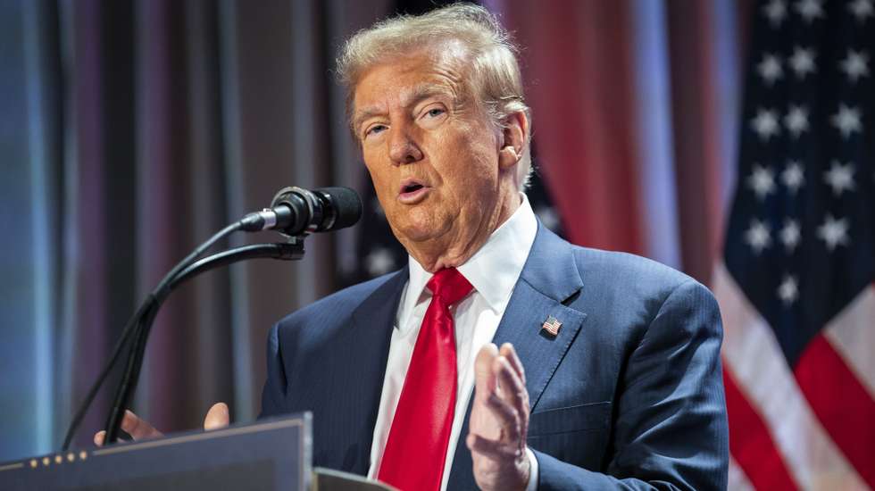 epa11718825 US President-elect Donald Trump speaks during a meeting with House Republicans at the Hyatt Regency hotel in Washington, DC, USA, 13 November 2024.  EPA/ALLISON ROBBERT / POOL