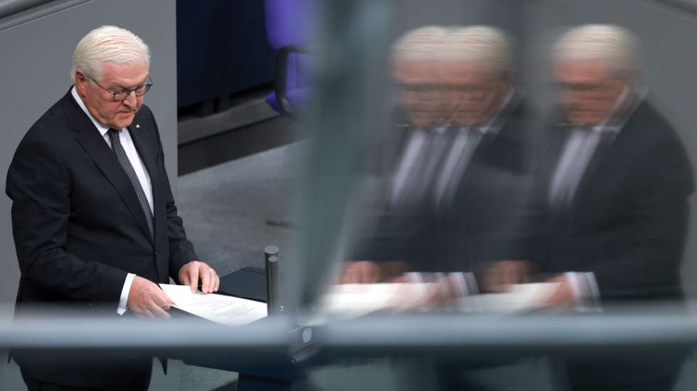epa11860043 German President Frank-Walter Steinmeier speaks during a commemoration ceremony for the victims of the National Socialism at the German parliament 'Bundestag' in Berlin, Germany, 29 January 2025. German President Frank-Walter Steinmeier and Holocaust survivor from Odessa, Ukraine, Roman Schwarzman are expected to deliver speeches, during the commemorative event.  EPA/CLEMENS BILAN
