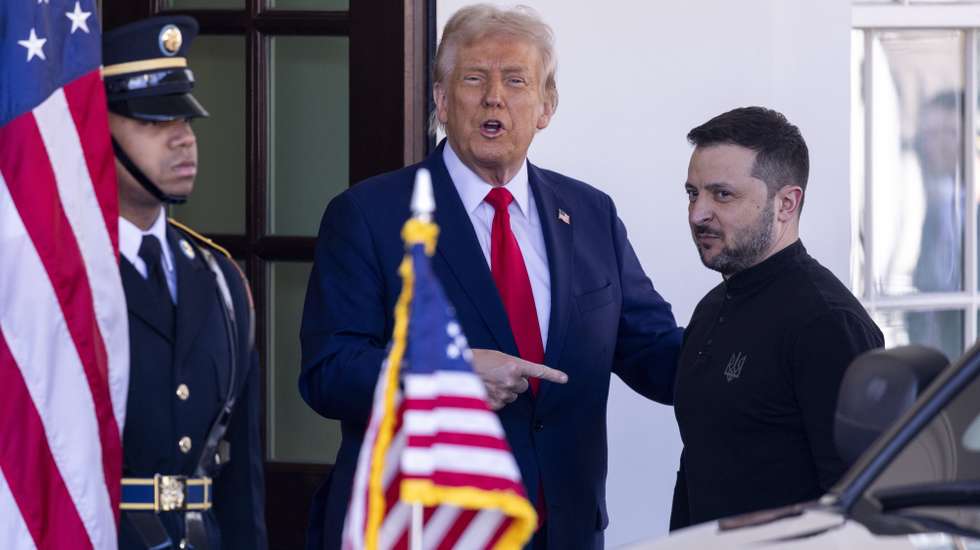 epa11930624 US President Donald Trump (L) greets Ukrainian President Volodymyr Zelensky (R) outside the West Wing of the White House in Washington, DC, USA, 28 February 2025. Zelensky is in Washington to sign the framework of a deal, pushed by President Trump, to share Ukraines’s mineral wealth with the US.  EPA/SHAWN THEW