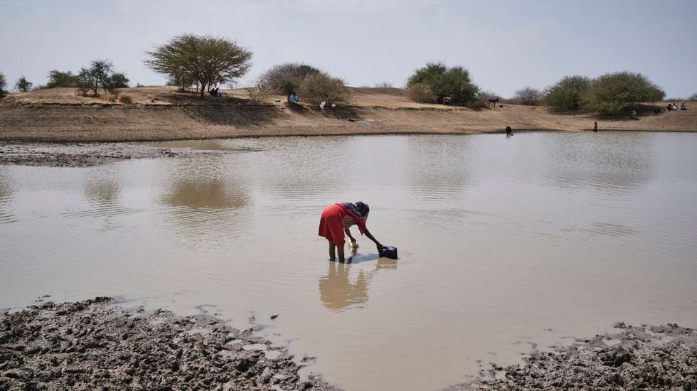 epa11898831 A Sudanese refugee gets drinking water from a muddy pond in Gerbana, a village 22km from the Sudanese border, South Sudan, 13 February 2025 (issued on 15 February 2025), as water shortages and diseases resulting from contaminated water have become the community's main complaint. About 110,000 people have arrived in Renk County since December 2024, according to MSF, with 70,000 living in informal settlements such as Gerbana and Atham. There are 975,079 Sudanese refugees in South Sudan, according to UNHCR.  EPA/DIEGO MENJIBAR