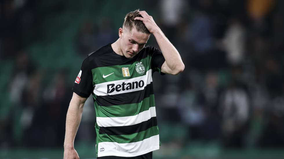 Sporting player Viktor Gyokeres reacts at the end of the Portuguese First League soccer match against Sporting de Braga held at Alvalade Stadium in Lisbon, Portugal, 07 April 2025. FILIPE AMORIM/LUSA