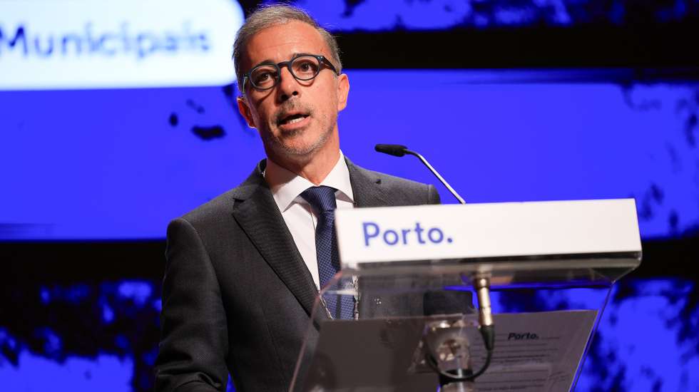 Pedro Duarte intervém durante a tomada de posse como presidente da Câmara Municipal do Porto depois de ter vencido as eleições autárquicas pela coligação PSD/CDS-PP/IL, no Mosteiro de São Bento da Vitória, no Porto, 05 de Novembro de 2025. ESTELA SILVA/LUSA