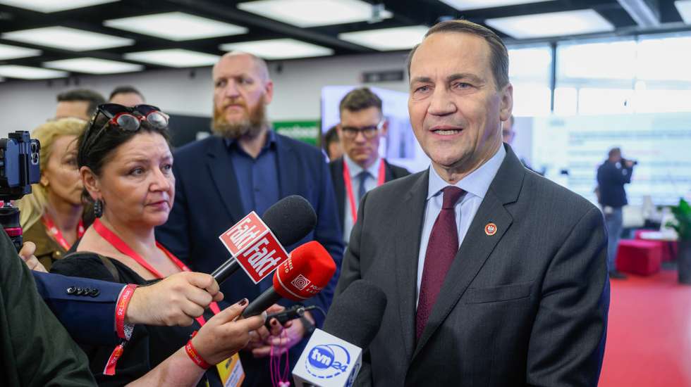 epa12100561 Polish Foreign Minister Radek Sikorski attends the 'European Defence Innovation Days' Congress in Krakow, Poland, 14 May 2025.  EPA/Lukasz Gagulski POLAND OUT