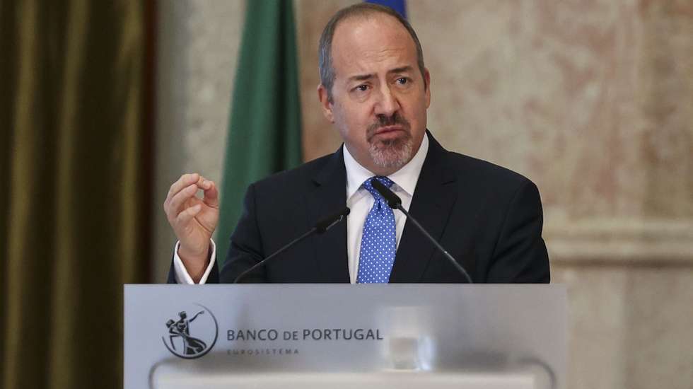 O governador do Banco de Portugal, Álvaro dos Santos Pereira, durante a conferência de imprensa de apresentação do Boletim Económico de dezembro 2025, no Museu do Dinheiro, em Lisboa, 19 de dezembro de 2025. JOÃO RELVAS/LUSA