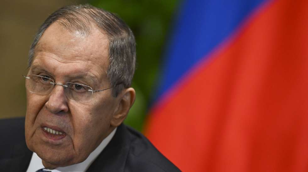 epa12603120 Russian Foreign Minster Sergey Lavrov attends a press conference with Egyptian Foreign Minister Badr Abdelatty (not pictured) after their meeting at Al Tahrir Palace in Cairo, Egypt, 19 December 2025.  EPA/MOHAMED HOSSAM