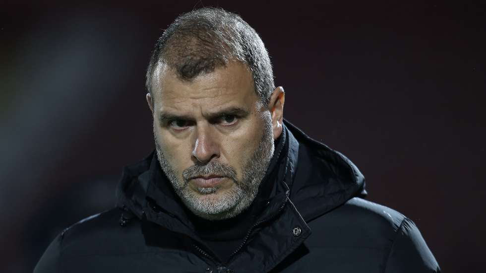 O treinador do AVS, João Henriques, reage durante o jogo Primeira Liga de futebol contra o Arouca realizado no Estádio do Clube Desportivo das Aves, na Vila das Aves, 17 de janeiro de 2026. MANUEL FERNANDO ARAÚJO/LUSA
