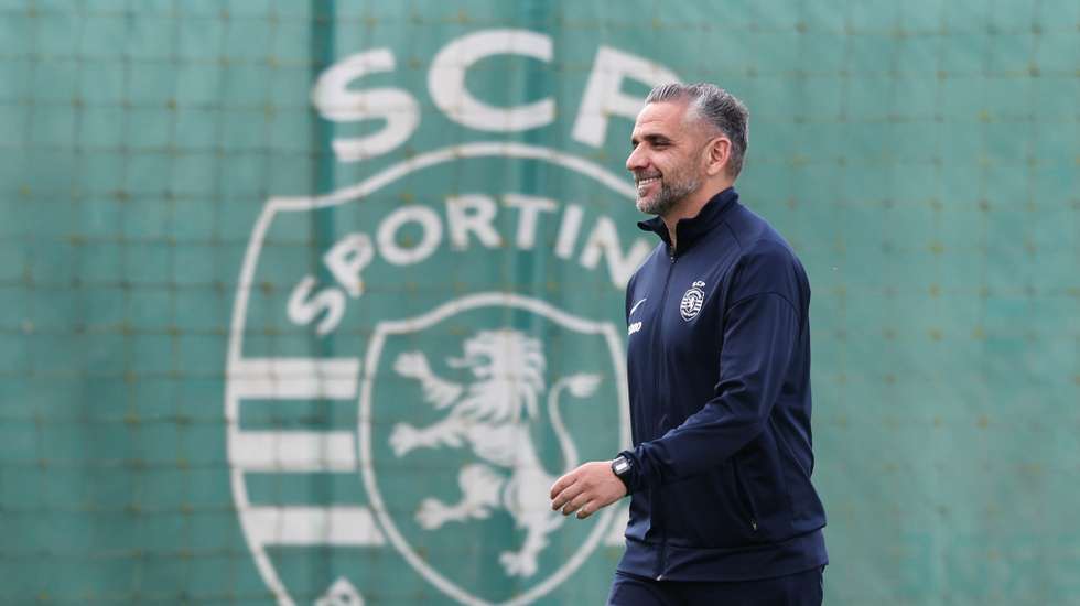 Sporting CP head coach Rui Borges attends a training session at Cristiano Ronaldo Academy in Alcochete, Setúbal, Portugal, 06 April 2026. Sporting CP will face Arsenal in their UEFA Champions League round of quarter-finals first leg soccer match on 07 April.  ANTÓNIO COTRIM/LUSA