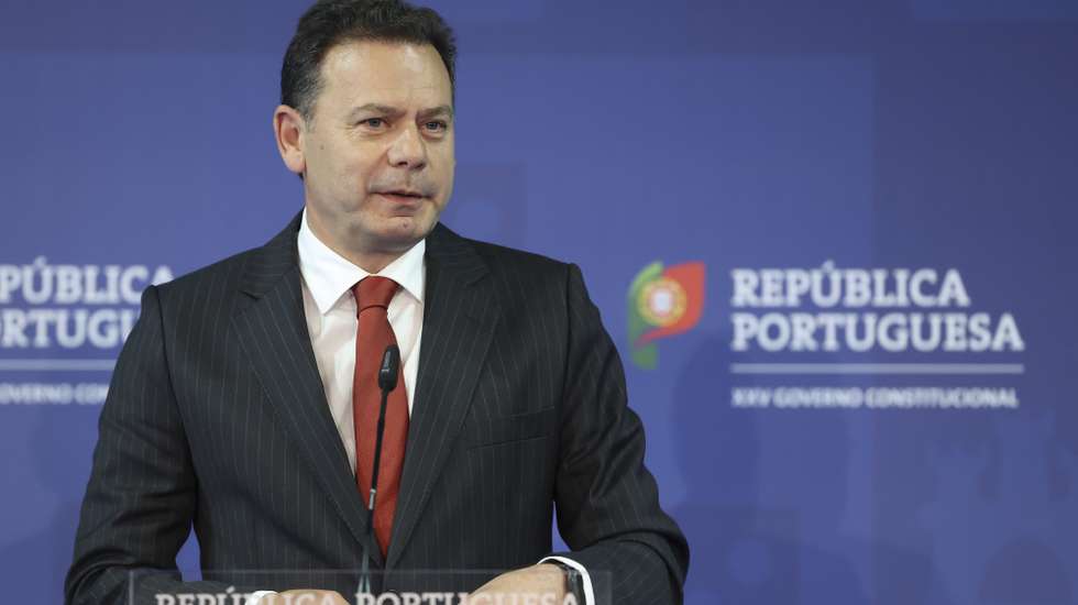 O primeiro-ministro, Luís Montenegro, intervém na sessão solene onde foi anunciada a criação da Universidade de Leiria e Oeste e a Universidade Técnica do porto e o aumento de bolsas de estudo, no Instituto Politécnico de Leiria, 21 de maio de 2026. ANTÓNIO COTRIM/LUSA