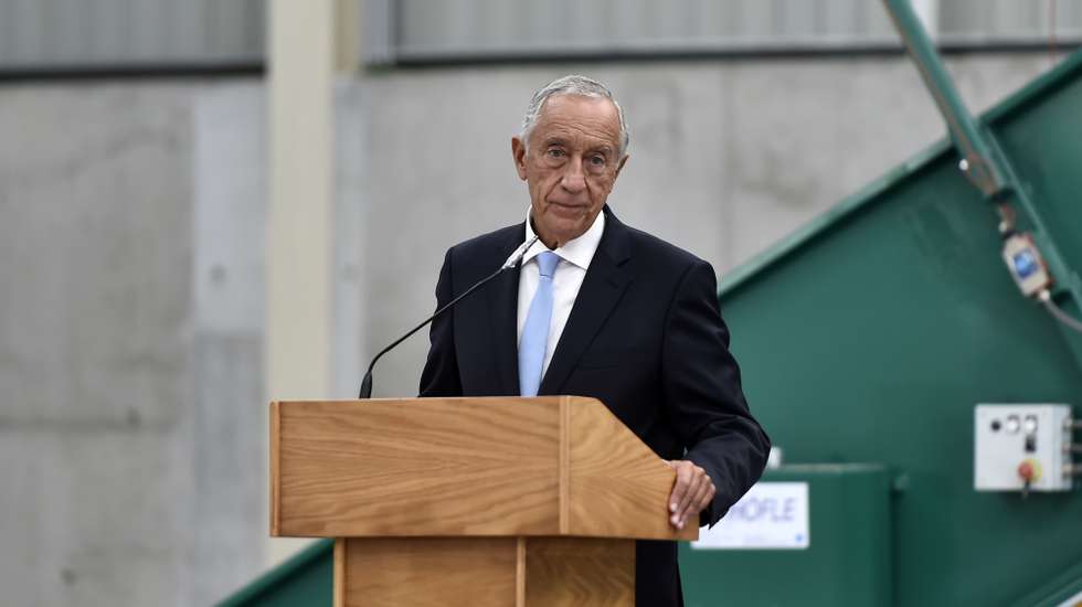 O Presidente da República, Marcelo Rebelo de Sousa, discursa durante a inauguração da Central de Triagem de Resíduos de papel/cartão da Associação de Municípios da Região do Planalto Beirão (AMRPB), no Centro de Tratamento de RSU do Planalto Beirão em Tondela, 14 de Outubro de 2020. NUNO ANDRÉ FERREIRA/LUSA