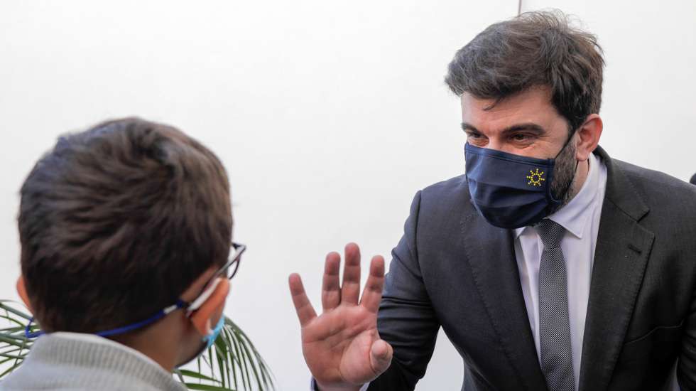 O ministro da Educação, Tiago Brandão Rodrigues, durante a visita e inauguração do Centro Escolar de Carvoeira, Caxarias, Ourém, 05 de abril de 2021. PAULO CUNHA /LUSA