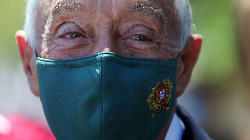 O Presidente da República, Marcelo Rebelo de Sousa, à chegada para uma homenagem a Salgueiro Maia e para a inauguração da Casa da Cidadania Salgueiro Maia, na sua terra natal, Castelo de Vide, 1 de julho de 2021. O espaço acolhe uma área com cartazes, fotografias e uma coleção de miniaturas de carros de combate, a especialidade de Salgueiro Maia como oficial de Cavalaria e a sua grande paixão profissional. NUNO VEIGA/LUSA