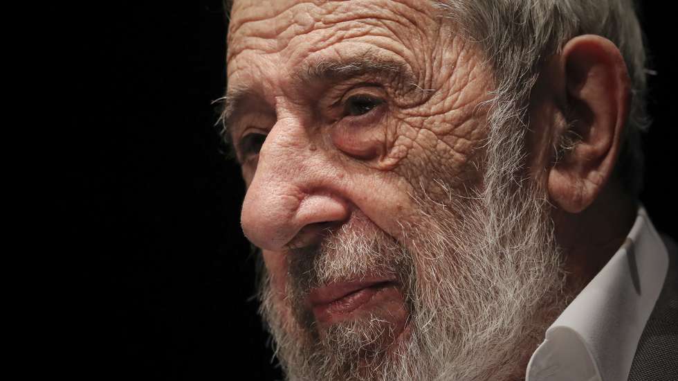 O arquiteto Álvaro Siza Vieira intervém na conferência de abertura “A Arquitetura e Outras Artes”, no âmbito da 21.ª edição das Correntes d´Escritas, na Póvoa de Varzim, 19 de fevereiro de 2020. JOSÉ COELHO/LUSA