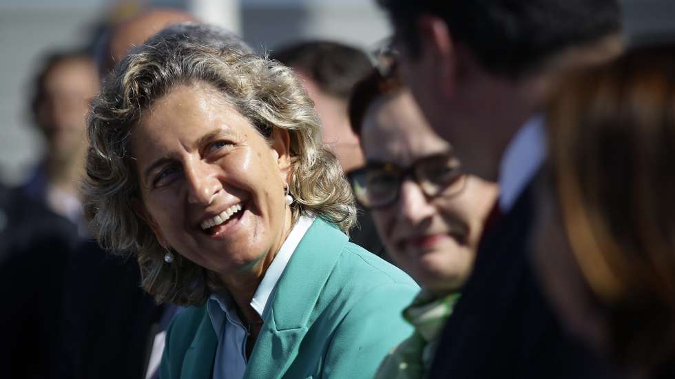 A ministra da Ciência, Tecnologia e Ensino Superior, Elvira Fortunato (C), a ministra  da Coesão Territorial, Ana Abrunhosa (E) e o presidente da câmara municipal de Esposende, Benjamim Pereira (D) durante a cerimónia de lançamento da primeira pedra do Laboratório de Investigação e Sustentabilidade Alimentar (LISA) - IPCA em Esposende, 15 de abril  de 2023, MANUEL FERNANDO ARAUJO/LUSA