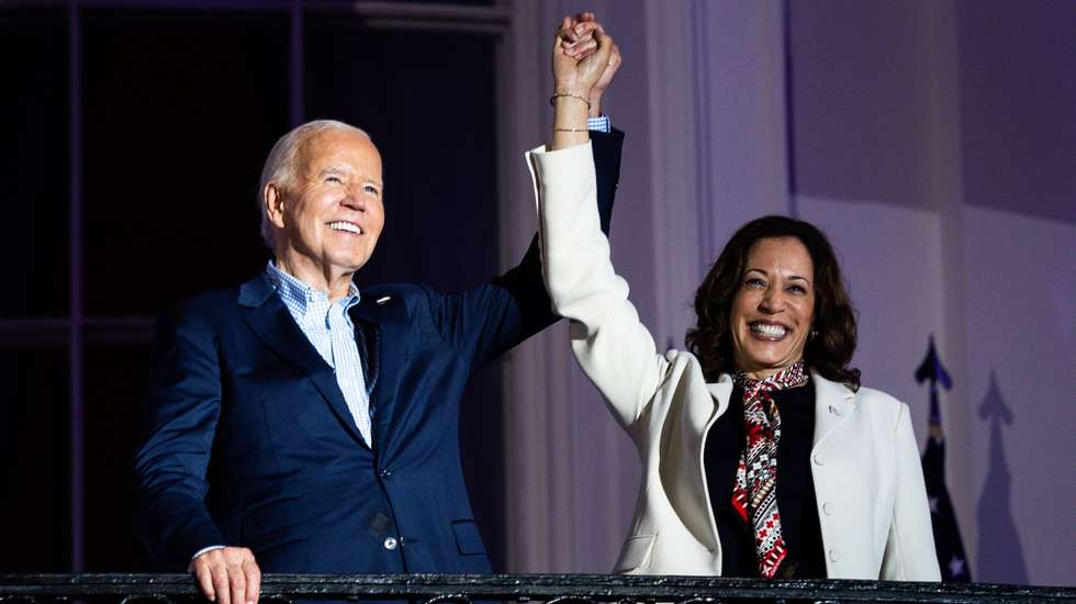 epa11458250 US President Joe Biden (L) and Vice President Kamala Harris (R) on the Truman Balcony of the White House in Washington, DC, USA, 04 July 2024. Biden's reelection campaign limped into the US Independence Day holiday, exhausted by a week of the incumbent clawing to maintain his hold on his party's nomination.  EPA/TIERNEY L. CROSS / POOL