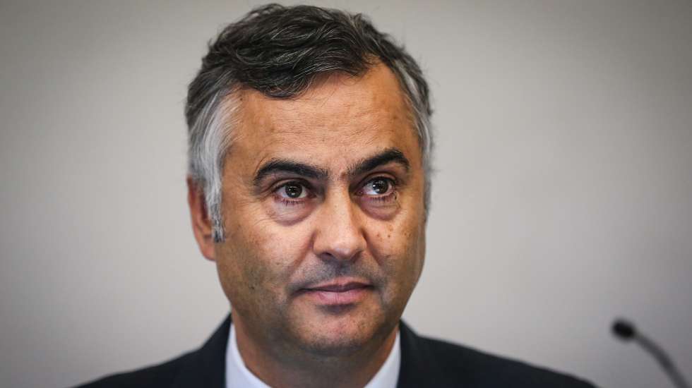 O ministro da Educação, Ciência e Inovação, Fernando Alexandre, durante uma reunião com as estruturas sindicais representantes dos professores para a negociação do decreto-lei que cria um regime excecional e temporário que regula o concurso externo extraordinário de seleção e de recrutamento do pessoal docente da educação pré-escolar e dos ensinos básico e secundário, a realizar no ano letivo de 2024-2025, e que cria, ainda um apoio à deslocação destinado aos educadores de infância e aos professores dos ensinos básico e secundário, em Cascais, 09 de Setembro de 2024. RODRIGO ANTUNES/LUSA