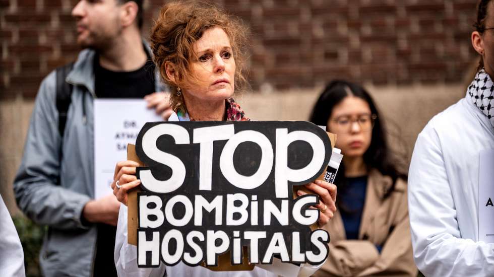 epa11649624 Erasmus University Medical Center employees hold placards at the hospital entrance during a memorial service for colleagues killed in Gaza and Lebanon, in Rotterdam, the Netherlands, 08 October 2024.  EPA/LINA SELG