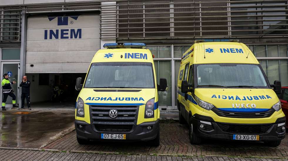 Viatura de emergência médica na Delegação Regional do Centro do INEM, em Coimbra, 21 de novembro de 2024. PAULO NOVAIS/LUSA