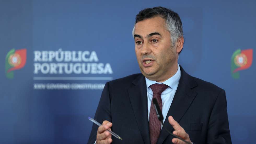O ministro da Educação, Ciência e Inovação, Fernando Alexandre, participa na conferência de imprensa no final da reunião do Conselho de Ministros, no Campus XXI, em Lisboa, 06 de janeiro de 2025. MANUEL DE ALMEIDA/LUSA