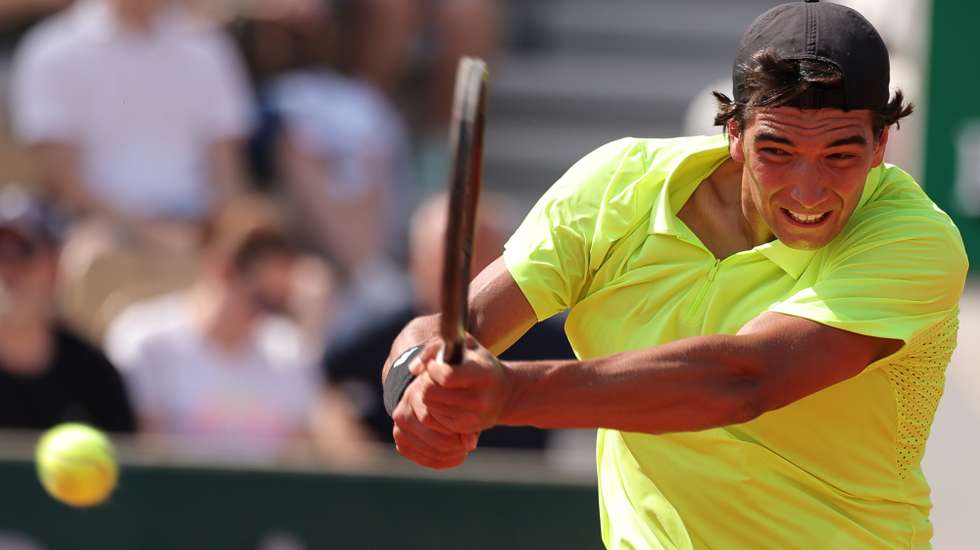 epa12147224 Henrique Rocha of Portugal in action during his Men's 3rd round match against Alexander Bublik of Kazakhstan at the French Open Grand Slam tennis tournament at Roland Garros in Paris, France, 31 May 2025.  EPA/TERESA SUAREZ