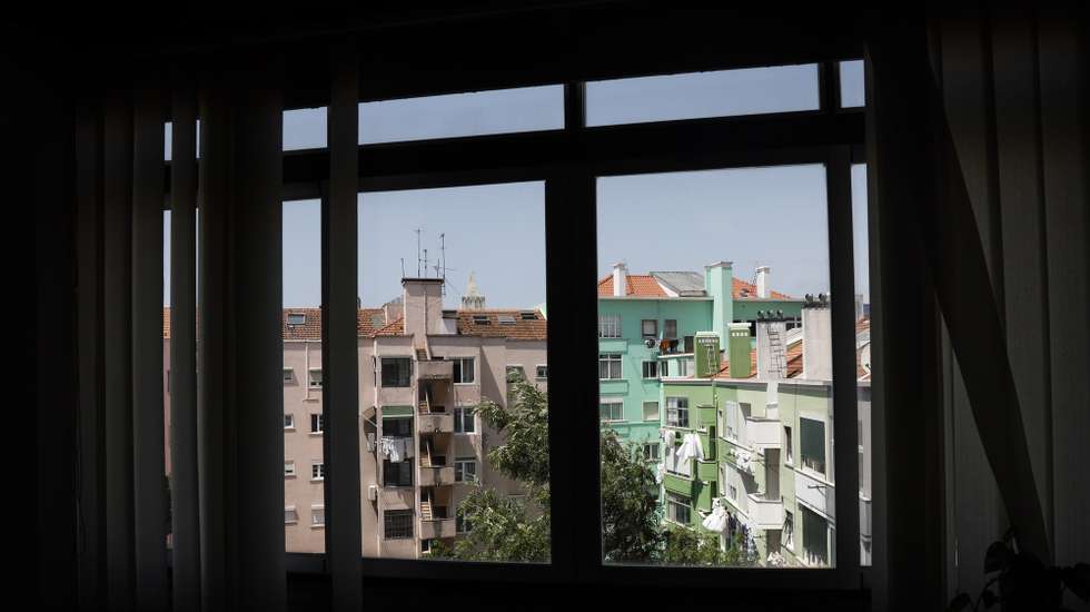 Visão geral de um bairro habitacional, em Lisboa, 02 de junho de 2025. Habitação. Arquitetura. Construção Civil. Gruas. ANTÓNIO PEDRO SANTOS/LUSA