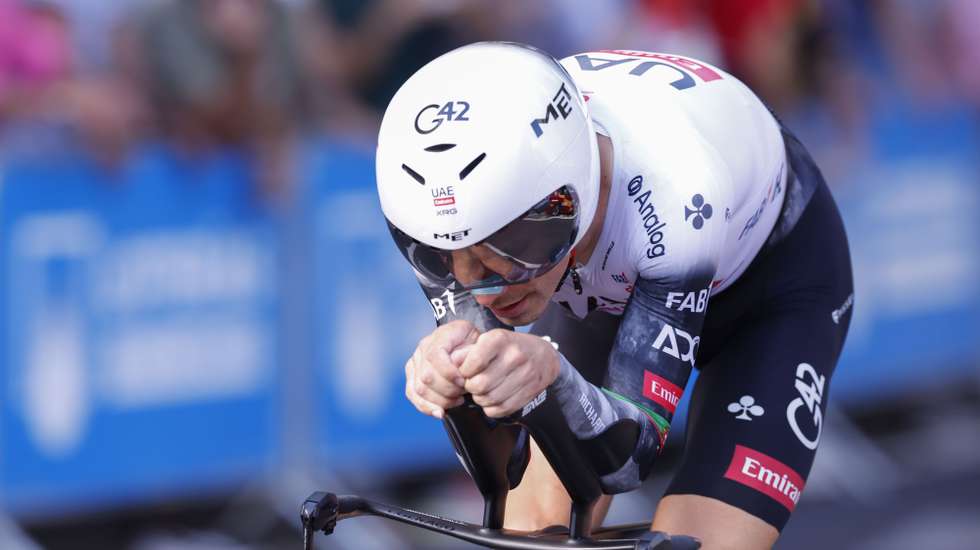 epa12369735 Portuguese cyclist Joao Almeida of the UAE Team Emirates XRG competes in the individual time trial stage of the La Vuelta a Espana cycling race - Stage 18 in Valladolid, northern Spain, 11 September 2025.  EPA/JAVIER LIZON