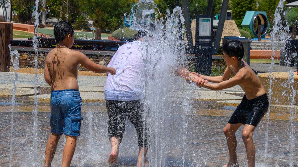 epa12683933 Young boys cool off in the water play area at Booran Reserve Glen Huntly in Melbourne, Australia, 27 January 2026. Victorians are sweating through what could be the state's most severe heatwave in nearly two decades.  EPA/MICHAEL CURRIE AUSTRALIA AND NEW ZEALAND OUT