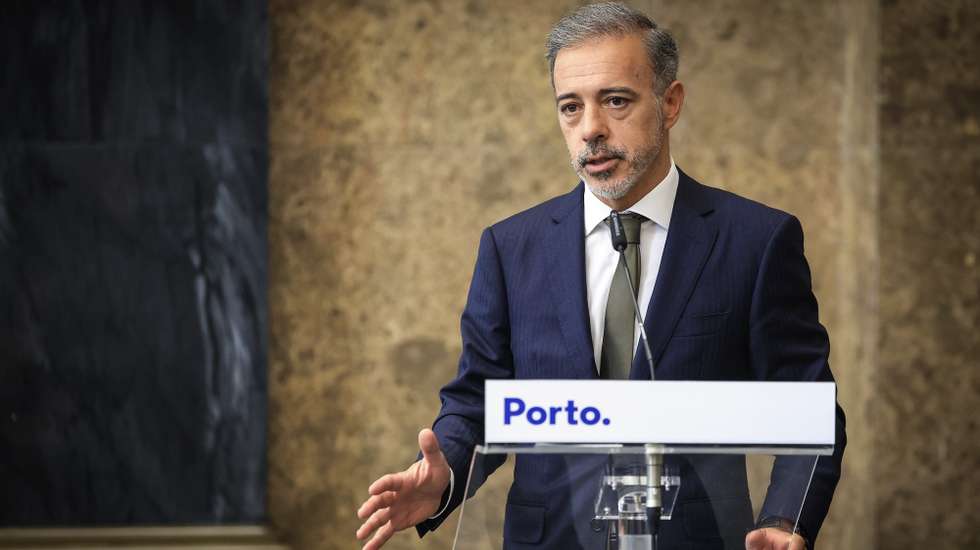 O presidente da Câmara Municipal do Porto, Pedro Duarte, discursa na cerimónia da assinatura de memorando para lançamento do projeto PITCH - Porto Innovation and Technology Community Hub, na Câmara Municipal do Porto, 19 de junho de 2026. O memorando de entendimento estabelece um quadro de cooperação estratégica entre a Câmara Municipal do Porto, a Universidade do Porto e o Instituto Politécnico do Porto - futura Universidade Técnica do Porto - para estruturar e projetar o ecossistema de inovação no Grande Porto, reforçando a articulação entre ciência, indústria e território. JOSÉ COELHO/LUSA