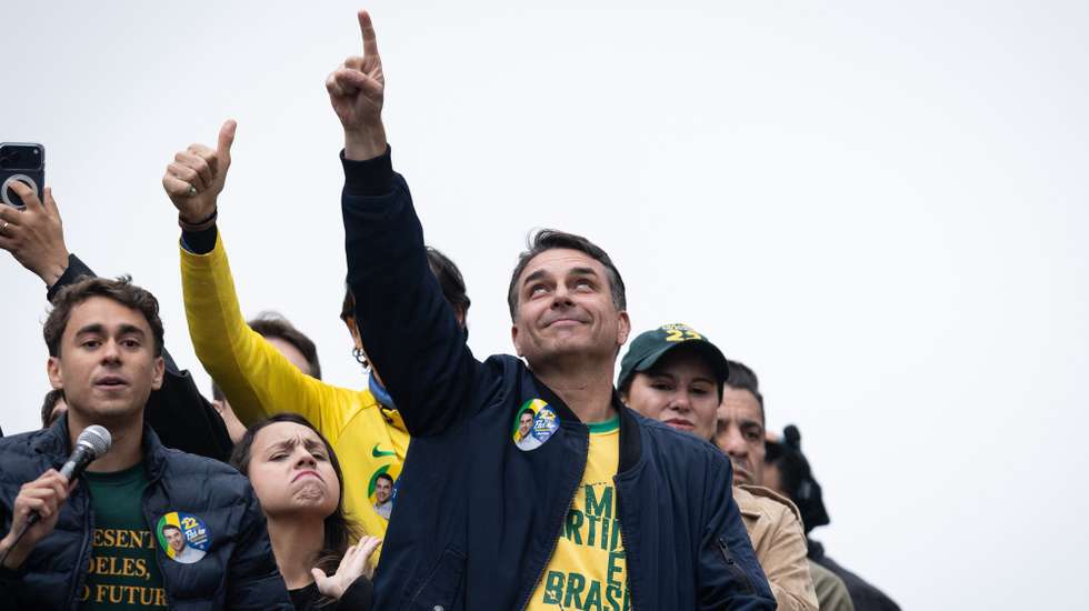 epa13221053 Brazilian presidential candidate Flavio Bolsonaro speaks at an event marking Brazil's Independence Day on Paulista Avenue in Sao Paulo, Brazil, 07 September 2026.  EPA/ISAAC FONTANA