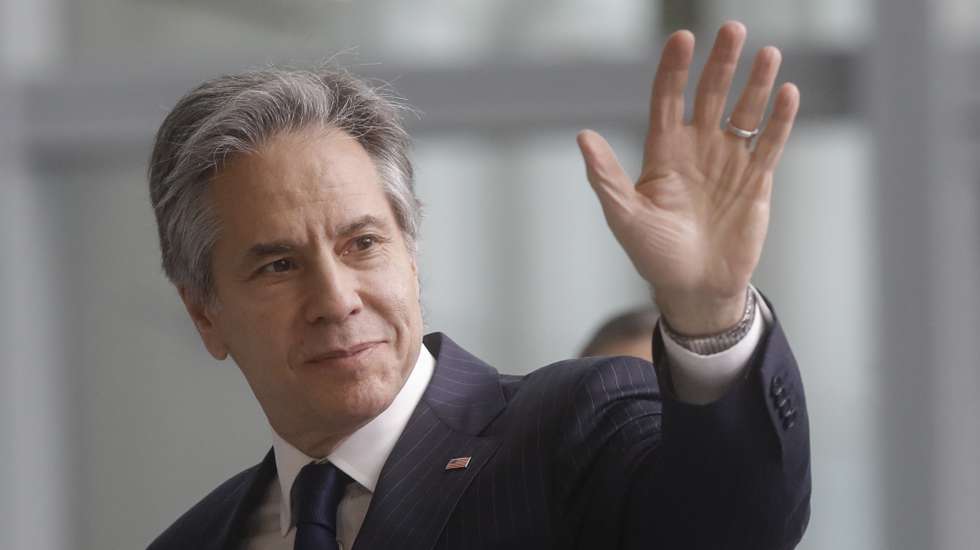 epa09873760 US Secretary of State Antony Blinken waves as he arrives at a special meeting of NATO's Ministers of Foreign Affairs on the Ukraine Crisis in Brussels, Belgium, 06 April 2022. NATO Ministers of Foreign Affairs will attend a working dinner on the evening of 06 April, and a second day of meetings on 07 April.  EPA/OLIVIER HOSLET