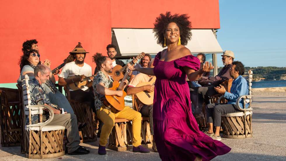 “Queria juntar algumas pessoas, parceiras da música de há algum tempo, amigos, músicos com quem tenho vindo a trabalhar e outros com quem me cruzava", diz Nancy Vieira
