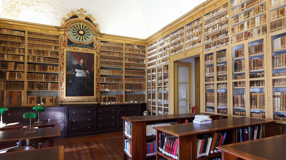 A Biblioteca Pública de Évora, com 220 anos de existência, foi criada por Frei Manuel do Cenáculo e é beneficiária do Depósito Legal desde 1931