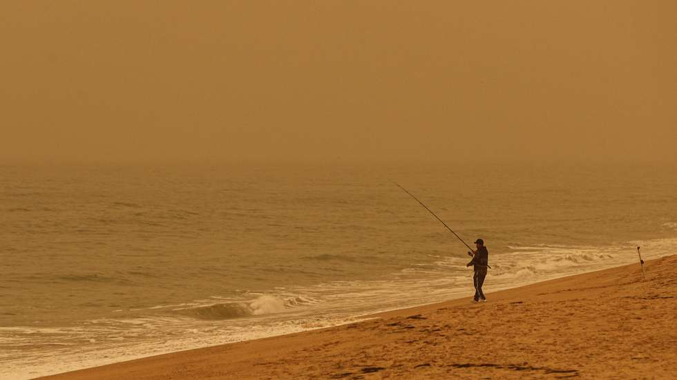 Nuvens de poeira vinda do Norte de África estão a atravessar os céus de Portugal continental e o resto da Península Ibérica até ao fim do dia de quinta-feira, Ilha de Faro, 16 de março de 2022. LUÍS FORRA/LUSA