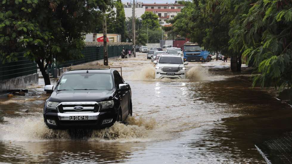 Since last week the rains that fell in Luanda area have caused the caos in Luanda, Angola, April 20, 2023. Rainfall in Luanda has doubled this year compared to the same period in the previous year and the Angolan capital should continue to experience heavy rainfall in the coming days, sometimes accompanied by strong winds and thunderstorms.AMPE ROGERIO/LUSA